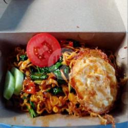 Mie Goreng Pangsit Telor Ceplok Tanpa Cabe