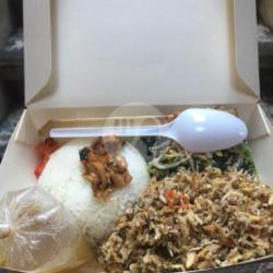 Nasi Lawar Cumi Komplit