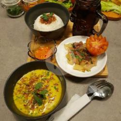 Soto Kuning Kikil Kulit