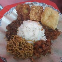 Nasi Campur Tempe Tahu Dadar Jagung