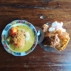 Lontong Medan (paket Ayam Bumbu Kalio, Telur Balado, Perkedel, Bakwan)