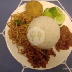 Nasi Jotos Mie Goreng Dan Perkedel