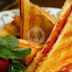 Roti Bakar Meleleh Strawberry Ceres