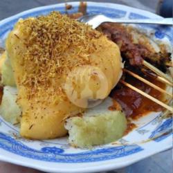 Lontong Sate Manggul Pakai Lemak