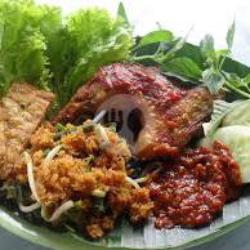 Ayam Penyet Urap