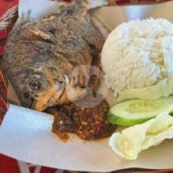 Nasi Sambel Ikan Bawal Lalapan