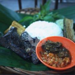 Nasi Lalapan Paru Sapi