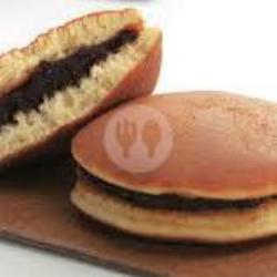 Dorayaki Strawberry