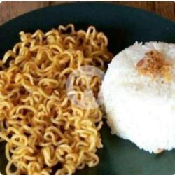 Indomie Rendang   Telur Dadar   Nasi Putih