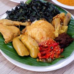 Nasi Pake Ayam Gulai Tunjang