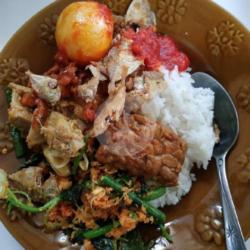 Nasi Urap Telor Bulet
