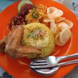 Nasi Kuning Ayam