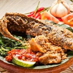 Pecel Lele Kriuk Nasi Sambal Lalap