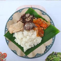 Sego Gudeg Komplit