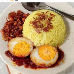 Nasi Kuning Telur Bumbu Merah.