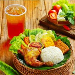 Ayam Goreng   Nasi   Tempe/tahu   Sambal   Lalapan