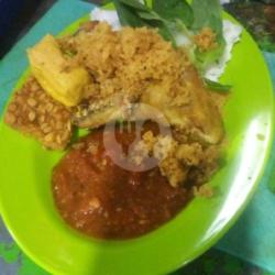 Ayam  Nasi Uduk