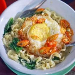 Mie Rebus / Kuah Biasa Pake Telor (indomietelor)