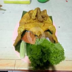 Bakaka Ayam Goreng Serundeng