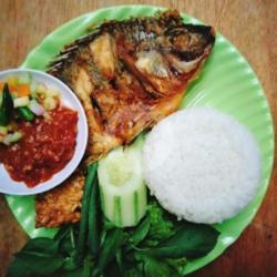 Nasi Lalapan Mujaer