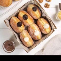 Bomboloni Donat 6 Tabur Gula Halus Isian Coklat Glaze White  Colatta