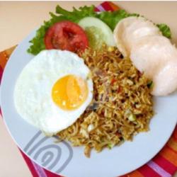 Mienas Ayam Suwir( Indomie Nasi Goreng )   Free Teh Obeng   Kerupuk Sotong