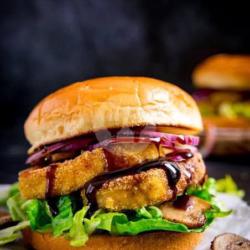 Chicken Crispy Saus Black Paper Burger