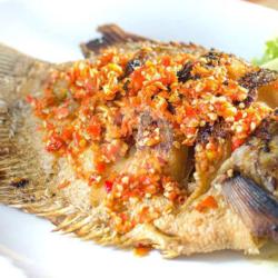 Ikan Gurame Penyet Nasi