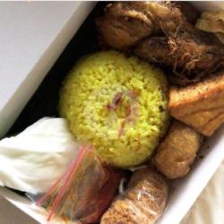 Nasi Kuning   Ayam Goreng