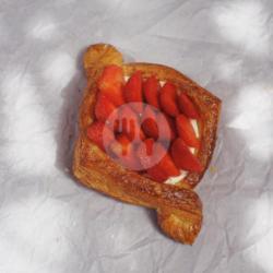 Strawberry Danish Retawu