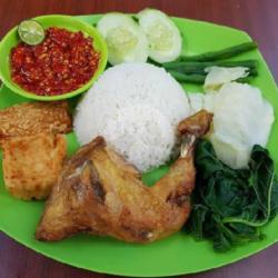 Nasi Lalapan/tempong Ayam Besar