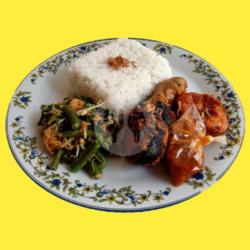 Nasi Urap Urap Ayam Panggang