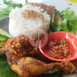 Lalapan Ayam Sambal Dabu Dabu