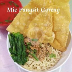 Mie Pangsit (fried Dumpling Chicken Noodle)