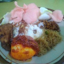 Nasi Uduk Semur Tahu Telor Balado