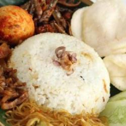 Nasi Uduk Betawi  Telur Rebus