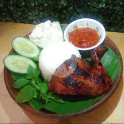 Ayam Kampung Bakar / Nasi / Lalap / Sambel.