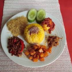 Nasi Kuning Deng Deng