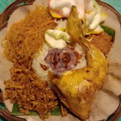 Nasi Uduk Ayam Goreng ( Potongan 1/4 )