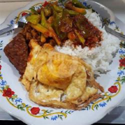 Nasi Rames Pindang Balado   Tahu Bejeuk / Orek Tempe   Sambal