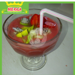 Sop Buah Strawberry