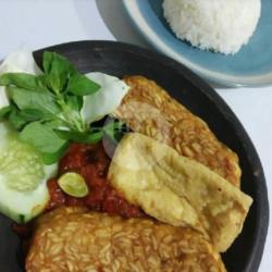 Nasi Penyetan Tahu Tempe Teri