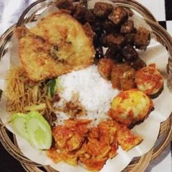 Nasi Campur Telur Dadar