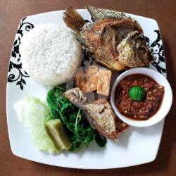 Nasi Tempong Nila