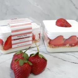 Strawberry Regal Cheesecake Dessert Box