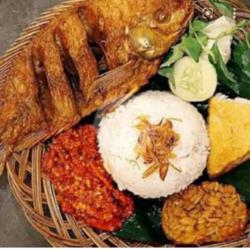 Lalapan Ikan Nila Goreng   Nasi