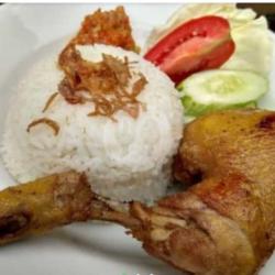 Nasi Uduk Ayam Goreng