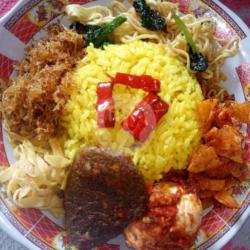 Nasi Kuning Sepecial, Daging, Telur Bali, Mie, Serunden, Sambel Goreng Kentang, Telur Suwir