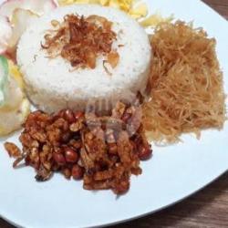 Paket  Nasi Uduk   Orek   Bihun