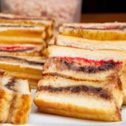 Roti Bakar Bandung Rasa Coklat Strowberry